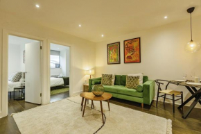 New Stylish 2 Bed 2 Bathrooms Flat next to Canal